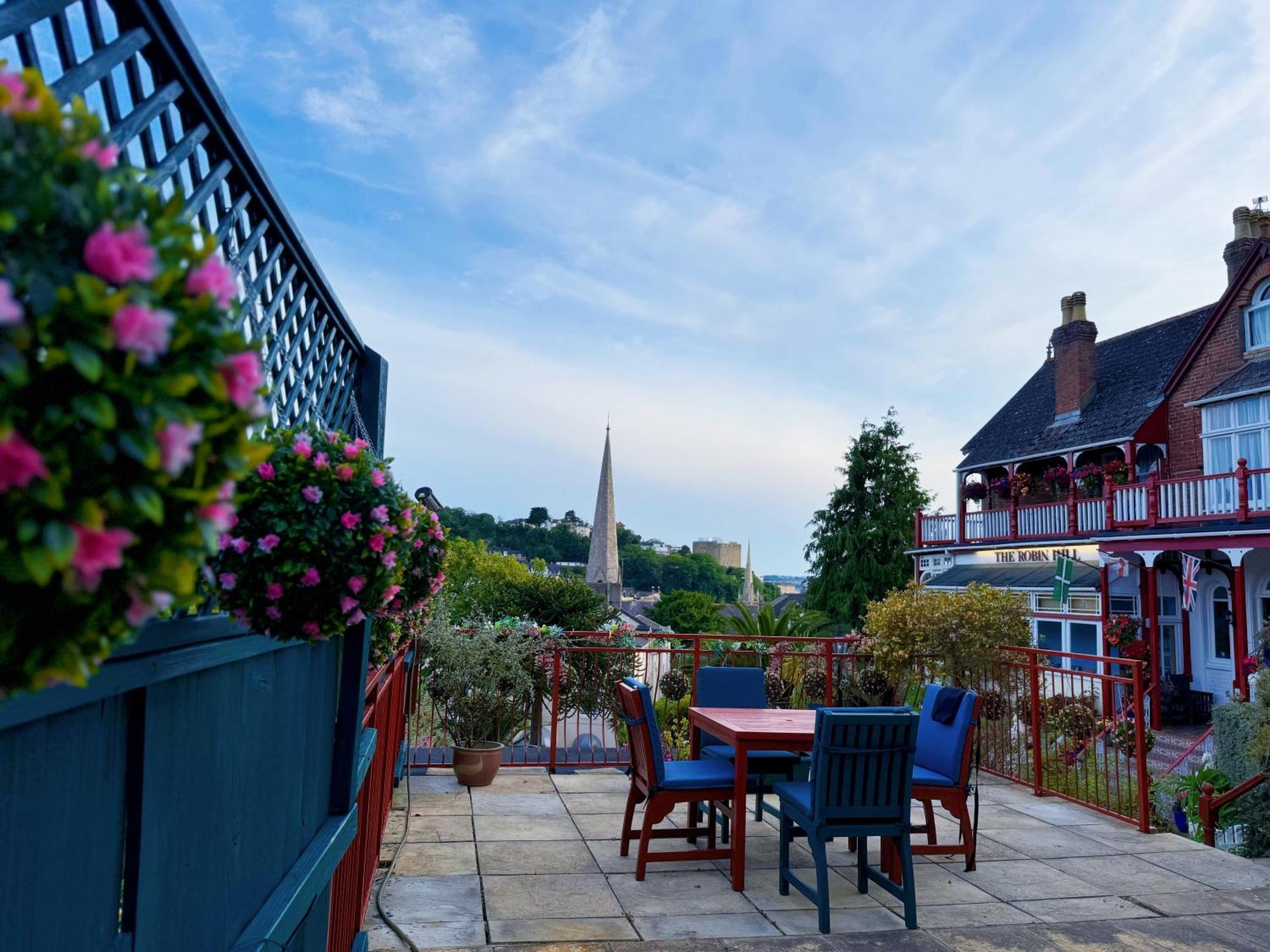 The Robin Hill 4*